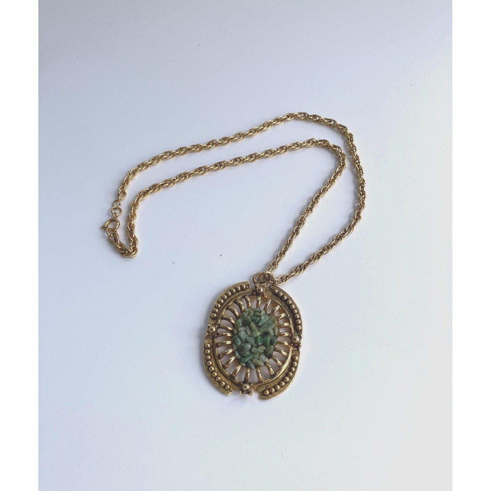 Vintage Gold-tone‎ Pendant Necklace with Jade Chips